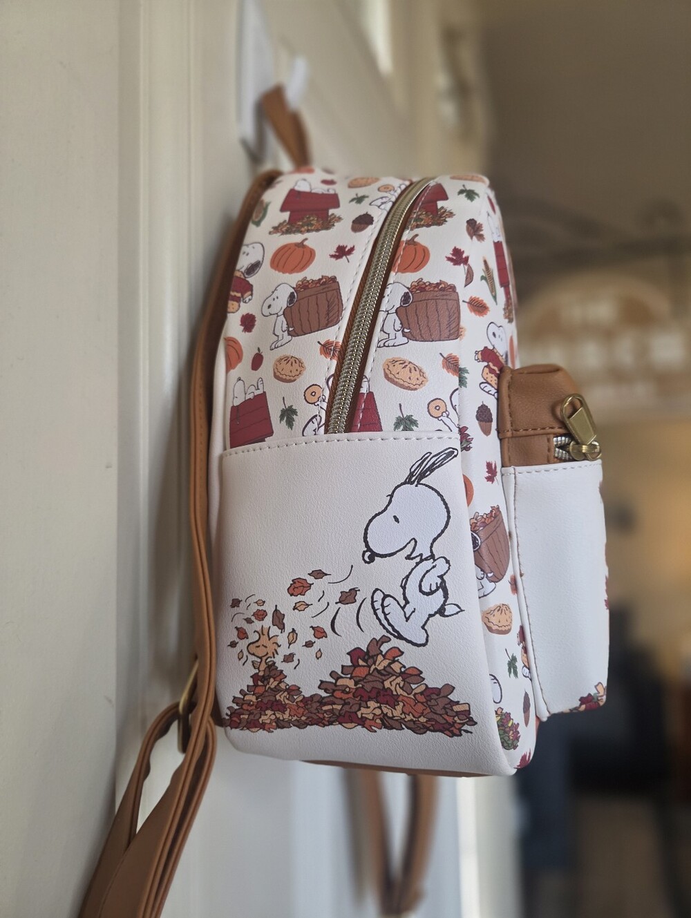 Loungefly x Peanuts White & Brown Snoopy Fall Snack Mini Backpack🍁🍂 - Picture 4 of 5